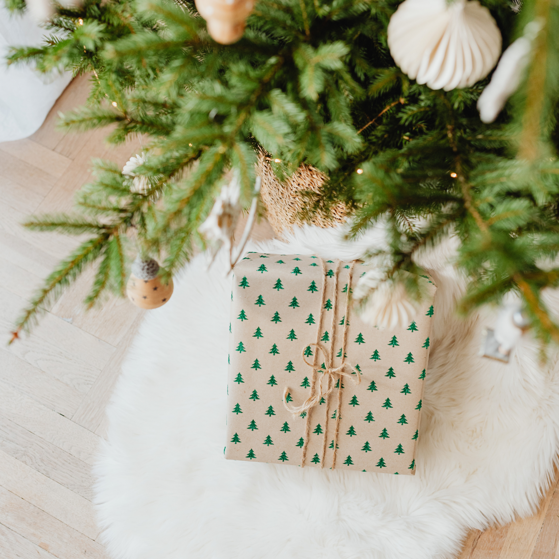 15 last minute Christmas gift ideas - Present under the Christmas tree