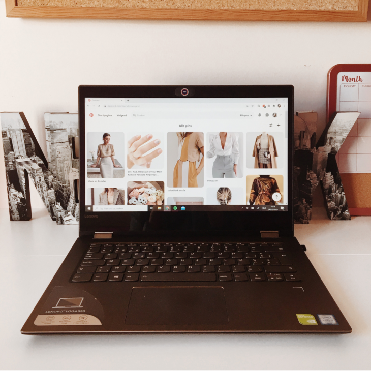 Find inspiration on pinterest - Fashion - Laptop with fashion inspired board - find your personal style blog post