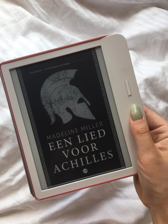The Best Books I read in the first 6 months of 2022 - A Song for Achilles by Madeline Miller - Historical romance LGBTQ+ Book - Inspire to Glow Blog
