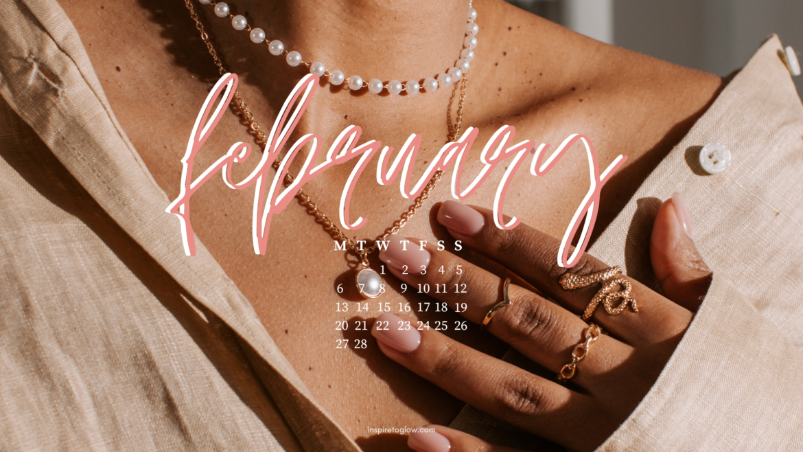 Inspire to Glow February 2023 Tech Background for Desktop or Laptop - Photography with calendar monday start - close up fashion golden jewelry pearl necklace - Brown Beige Neutral tones - It Girl Main Characyer energy aesthetic vibes - Pretty Wallpaper